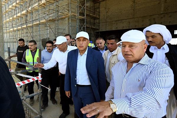 خلال جولته اليوم بمحافظة مطروح.. رئيس الوزراء يتفقد محطة القطار الكهربائي السريع
