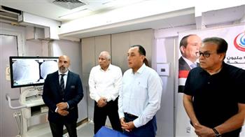 رئيس الوزراء يتفقد الوحدة المتنقلة للتدخلات القلبية والعصبية وعلاج السكتات الدماغية بمستشفى رأس الحكمة