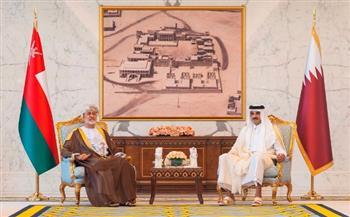 أمير قطر وسلطان عُمان يبحثان سبل تعزيز العلاقات بين البلدين