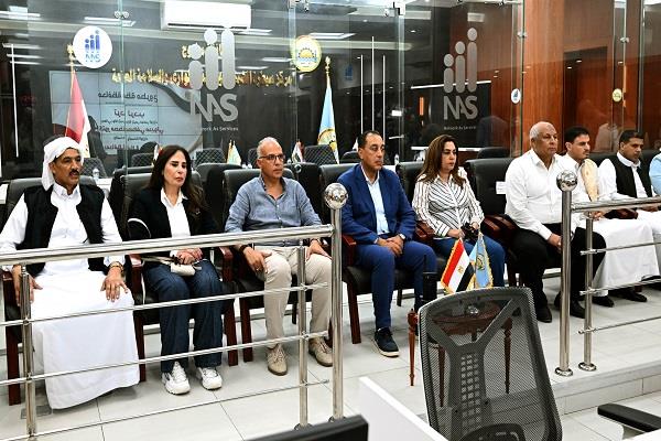 رئيس الوزراء يزور مركز سيطرة الشبكة الوطنية للطوارئ والسلامة العامة بديوان عام مطروح