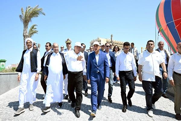 رئيس الوزراء يفتتح كورنيش 30 يونيو المطور ويتفقد معرض "كنوز مصر في مطروح"