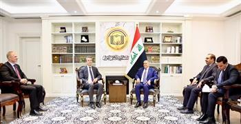 مستشار الأمن القومي العراقي: الحكومة ماضية بتطوير الوضع الاقتصادي وحصر السلاح بيد الدولة