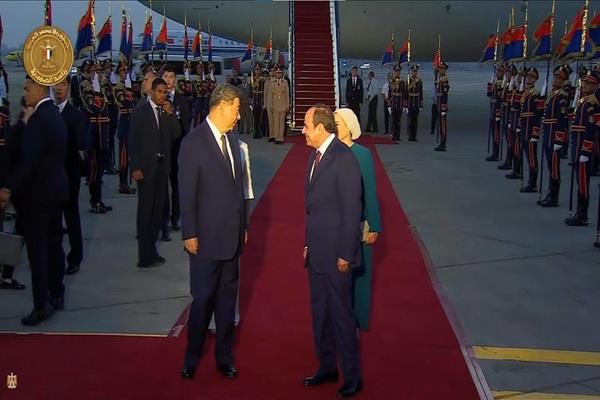 الرئيس السيسي يستقبل نظيره الصيني في مستهل زيارته إلى مصر