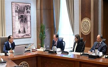 رئيس الوزراء يلتقي رئيس مجلس الإدارة والرئيس التنفيذي لشركة "سيسكو" لبحث تعزيز التعاون 