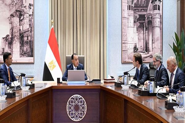 مدبولي يبحث مع رئيس "جونفاري إندستريز" الإسبانية فرص الاستثمار في مصر بمجالات صناعة السيارات والطاقة المتجددة