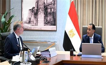 رئيس مجلس الوزراء يستعرض مع وزير البترول خطة تأمين احتياجات السوق من الطاقة