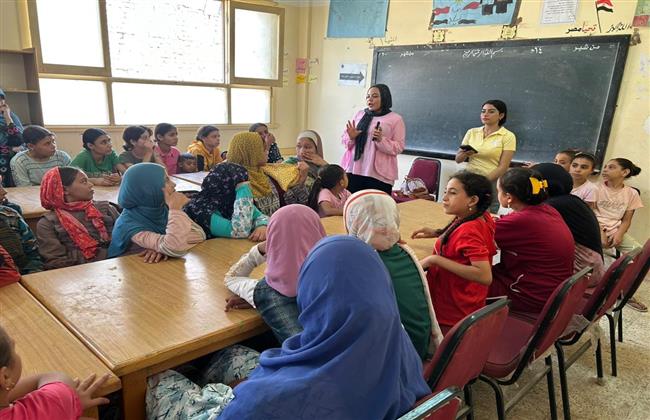 الثقافة تنظم لقاءات توعوية وورشا ومعرضا للكتاب ضمن برنامج "المواطنة" بقرية أبو سيدهم بالمنيا 