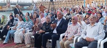 بإقبال جماهيري كبير.. الأغاني الطربية والعروض التراثية تزين "شاطئ الفن" بستانلي 