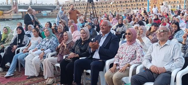 بإقبال جماهيري كبير.. الأغاني الطربية والعروض التراثية تزين "شاطئ الفن" بستانلي 