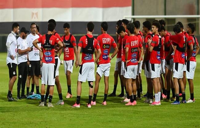 منتخب الشباب يواصل استعداداته لشمال أفريقيا.. وشوقي غريب يجتمع باللاعبين  