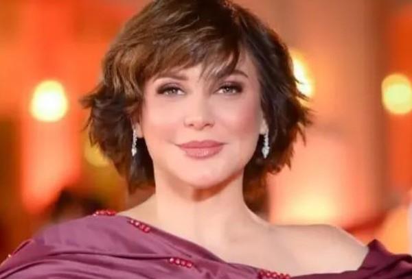سلاف فواخرجي تتوج بجائزة أفضل ممثلة في مهرجان" قازان"