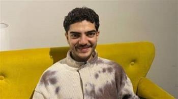 معتز هشام يروج لمسلسل «50/50» ويكشف موعد عرضه
