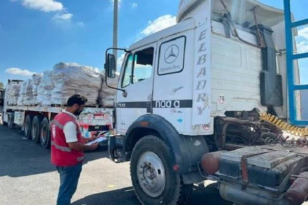 بحمولة 3542 طن مساعدات.. الهلال الأحمر المصري يدفع قافلة زاد العزة 276 إلى الأشقاء الفلسطينيين