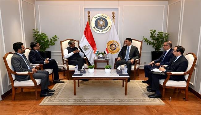 وزير الصناعة يبحث مع سفير الهند زيادة الاستثمارات الصناعية الهندية في مصر