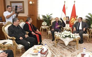 محافظ بورسعيد يستقبل رئيس الطائفة الإنجيلية بمصر 