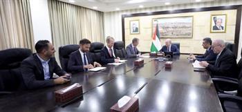 رئيس الوزراء الفلسطيني يشدد على أهمية تحقيق حل الدولتين وفق القرارات الدولية