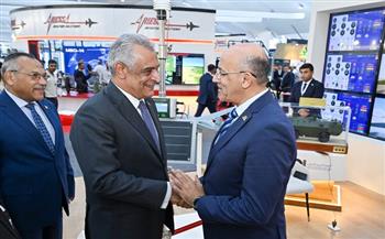 وزير الإنتاج الحربي ورئيس العربية للتصنيع يبحثان تعزيز التكامل الصناعي وجذب الاستثمارات بمعرض العلمين