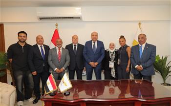 وزير الطيران المدني يشهد توقيع عقدين استراتيجيين لمصر للطيران للخدمات الأرضية
