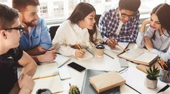 ابنك رايح الجامعة؟ مشاعر مختلفة يعيشها الآباء في هذه المرحلة