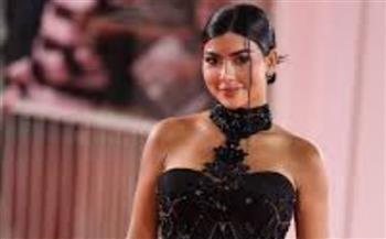 كارولين عزمي تتألق على ريد كاربت مهرجان فينيسيا السينمائي