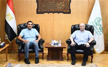 وزير الرياضة ومحافظ الفيوم يبحثان سبل دعم المنشآت وتعزيز الخدمات للشباب 