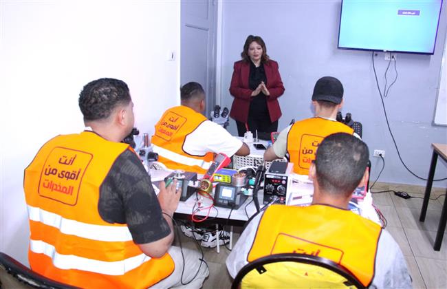صندوق مكافحة الإدمان يدرب دفعة جديدة من المتعافين على صيانة المحمول ويمنحهم شهادات معتمدة