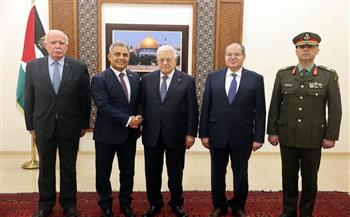 السفير المصري يقدم أوراق اعتماده للرئيس الفلسطينى محمود عباس