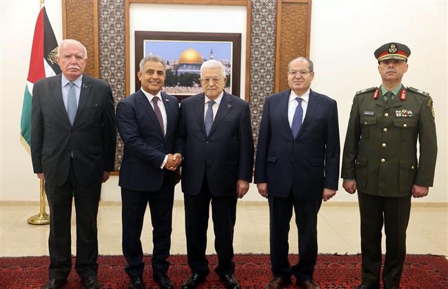 السفير المصري يقدم أوراق اعتماده للرئيس الفلسطينى محمود عباس