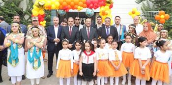 نائب وزير التربية والتعليم ومحافظ الشرقية يشهدا طابور الصباح بمدرسة عمرو شبل الرسمية للغات بالزقازيق