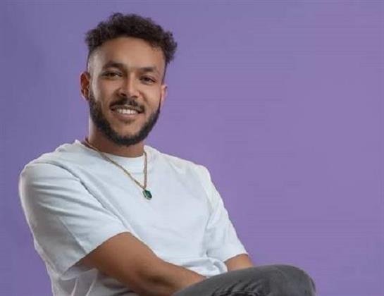 ​ويجز عن تيشيرت البينك والبليزر الأخضر: «مش لازم الناس تهتم بلبس الشخص»  