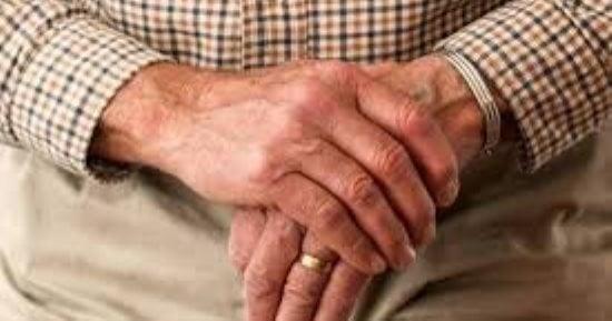 4 علامات مبكرة لمرض الشلل الرعاش