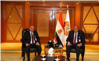 وزير العمل يلتقي رئيس الوفد العراقي لبحث التعاون في التدريب المهني وتنقل الأيدي العاملة