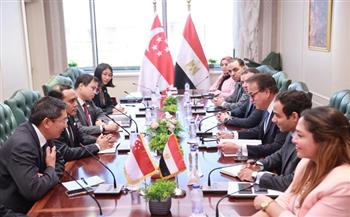  وزير الصحة يبحث مع وزير الدولة لوزارتي الداخلية والخارجية بسنغافورة وضع خطة لتقديم المساعدات الإنسانية لغزة