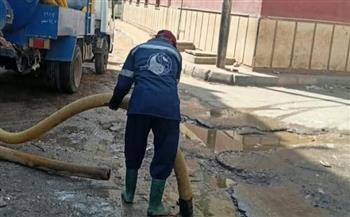 محافظ سوهاج يتدخل لحل طفح صرف صحي بحي غرب.. والفرق تعيد الوضع لطبيعته