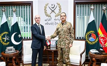 قائد الجيش الباكستاني يبحث مع وزير الداخلية اللبناني القضايا ذات الاهتمام المشترك وتطورات البيئة الأمنية 