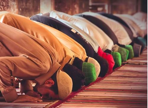 هل نسيان سجود السهو يبطل الصلاة؟.. أمين الفتوى يجيب 