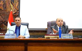 محافظ الغربية يلتقي منتجي ومصنعي العنب والزبيب.. استكمالًا لنهج دعم التكتلات الاقتصادية