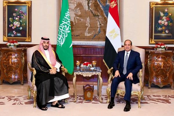 الرئيس السيسي يجدد تأكيد موقف مصر الثابت في دعم السعودية وكل الدول العربية في مواجهة الظروف الإقليمية الراهنة