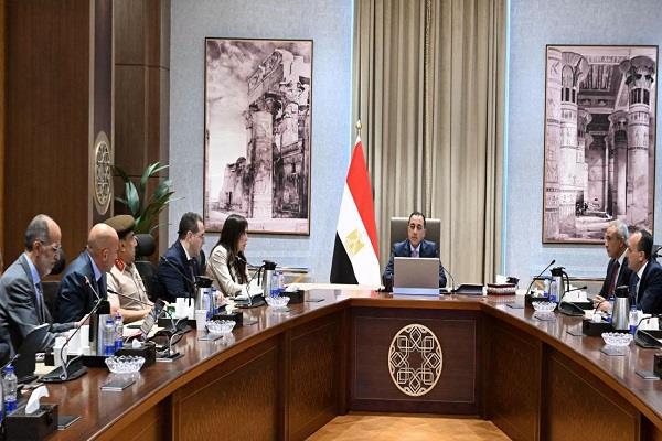 رئيس الوزراء يعقد اجتماعاً لاستعراض موقف أحد المشروعات الكبرى بمدينة العلمين الجديدة