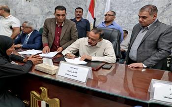 محافظ سوهاج يستمع لمطالب المواطنين ويوجه بسرعة حل الشكاوى والحالات الإنسانية