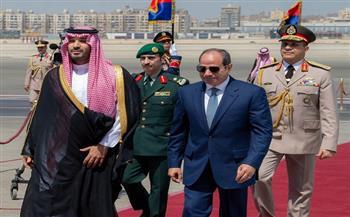 الرئيس السيسي يستقبل ولي العهد السعودي لدى وصوله إلى مصر
