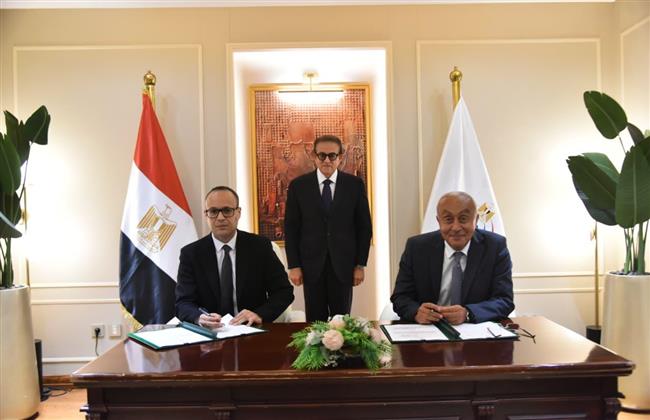 وزير الصحة يشهد توقيع بروتوكول تعاون مع شركة الأهلية هيلث كير لتوفير روبوتات جراحات المفاصل وتدريب الجراحين
