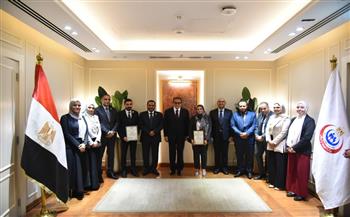وزير الصحة يبحث مع فريق المبادرات الصحية تطوير منظومة الجودة بعد الحصول على شهادتي «الأيزو»