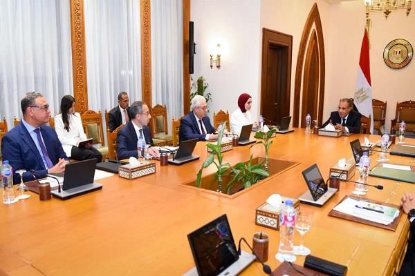 وزير الخارجية يعقد اجتماعاً مع الامانة التنفيذية لإزالة الالغام  