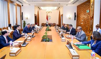 وزير الخارجية يعقد اجتماعًا مع الأمانة التنفيذية لإزالة الألغام التابعة للوزارة