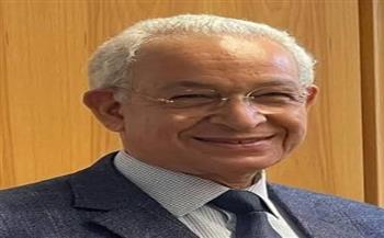 رئيس جامعة القاهرة يهنئ الدكتور هاني هلال بمناسبة منحه وسام الاستحقاق الوطني الفرنسي