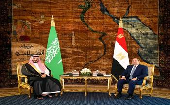 الرئيس السيسي يعقد لقاءً ثنائيًا مغلقًا مع ولي العهد السعودي.. وجلسة مباحثات بحضور وفدي البلدين