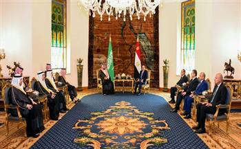 الرئيس السيسي وولي العهد السعودي يؤكدان الحرص على ضمان أمن الملاحة في مضيقي هرمز وباب المندب والبحر الأحمر