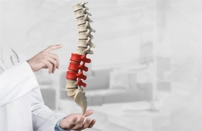 أسباب وأعراض ضيق القناة العصبية القطنية