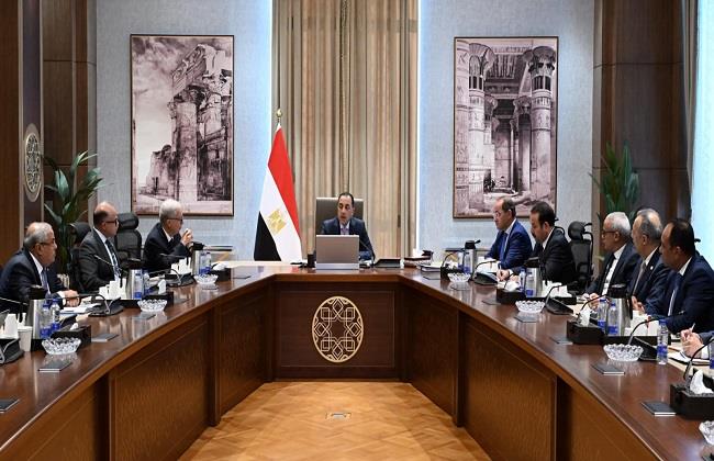 رئيس الوزراء يتابع مستهدفات برنامج إعادة هيكلة الشركات القابضة
